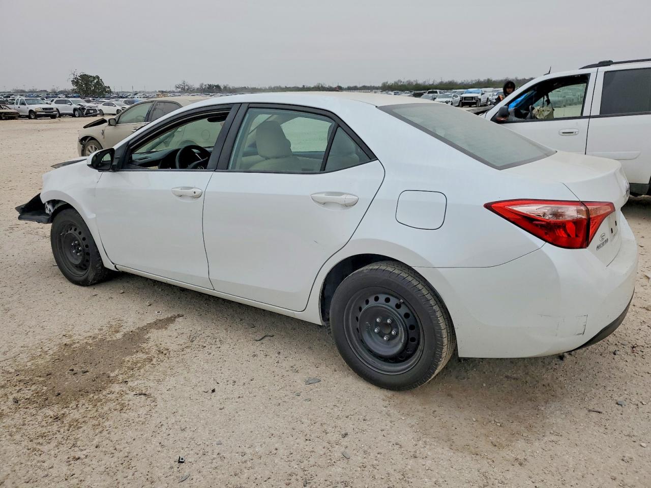 2019 TOYOTA COROLLA LE photo 2