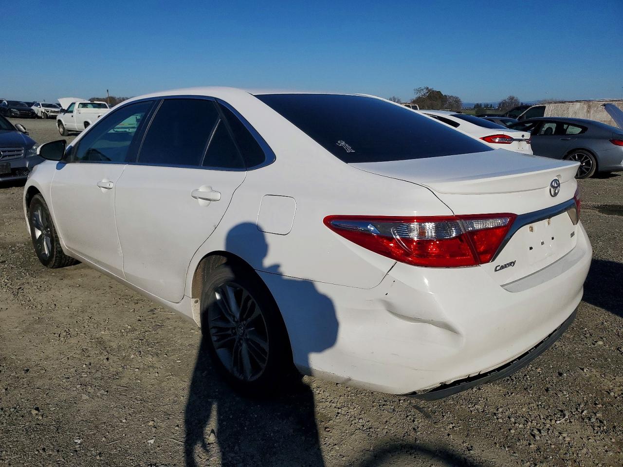 2017 TOYOTA CAMRY LE photo 2