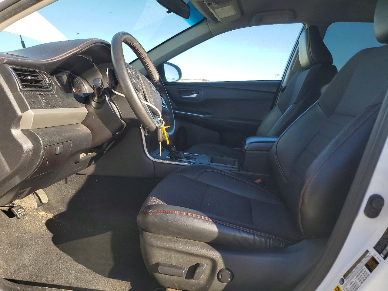 2017 TOYOTA CAMRY LE photo 7