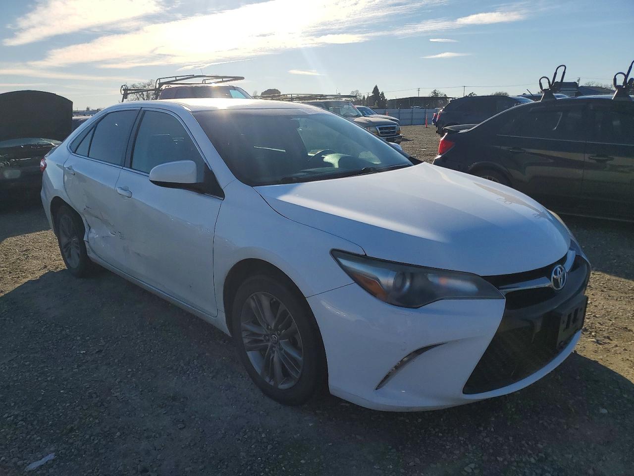 2017 TOYOTA CAMRY LE photo 4