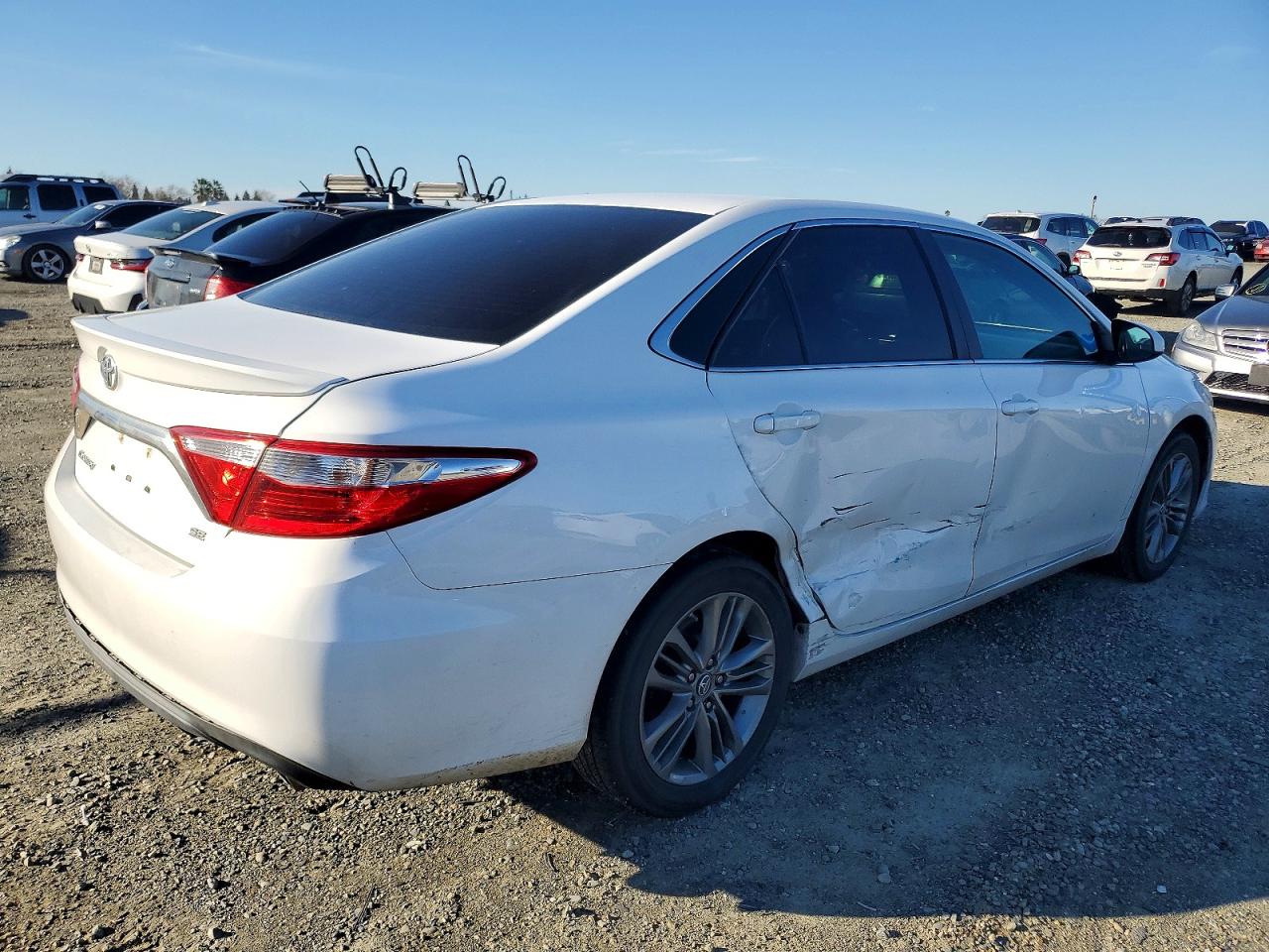 2017 TOYOTA CAMRY LE photo 3
