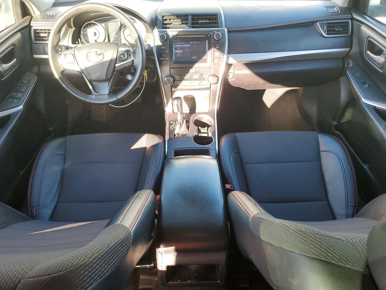 2017 TOYOTA CAMRY LE photo 8