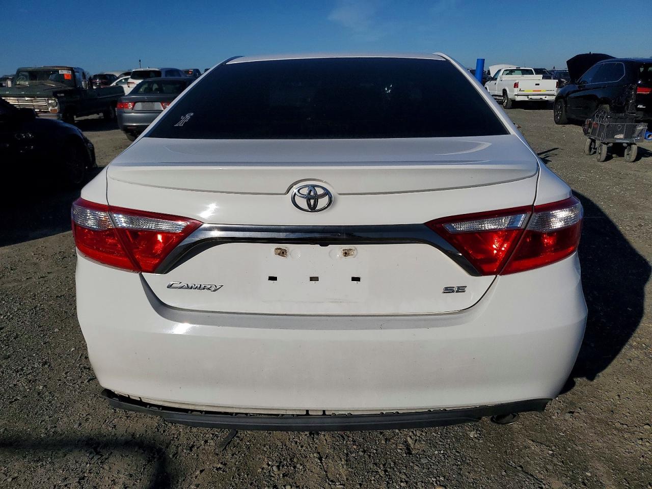 2017 TOYOTA CAMRY LE photo 6