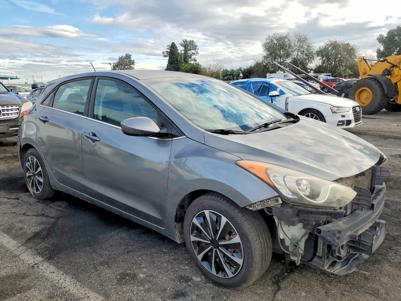 2016 HYUNDAI ELANTRA GT BASE photo 4