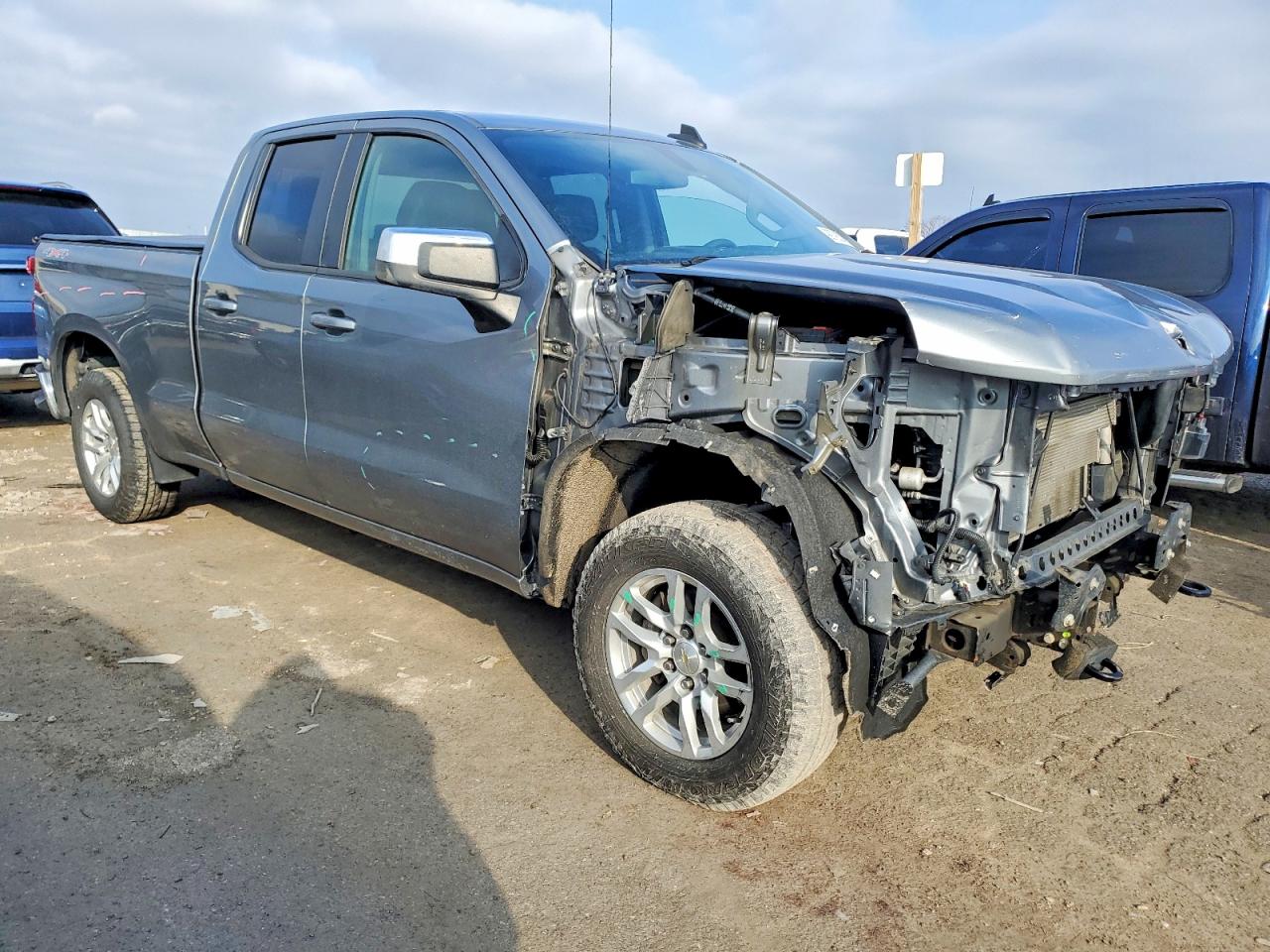 2020 CHEVROLET SILVERADO K1500 LT photo 4