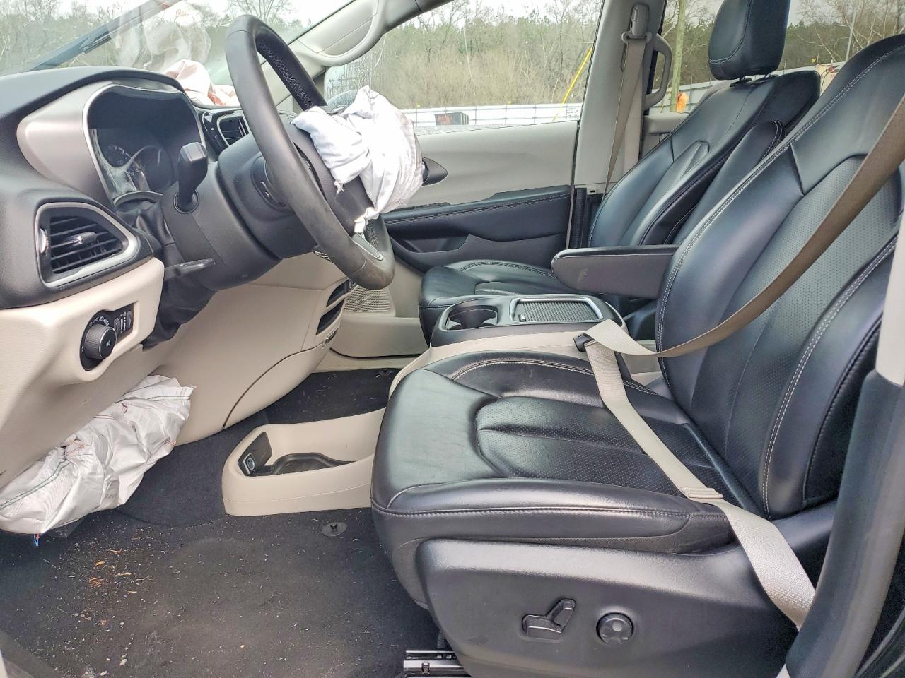 2023 CHRYSLER PACIFICA TOURING L photo 7