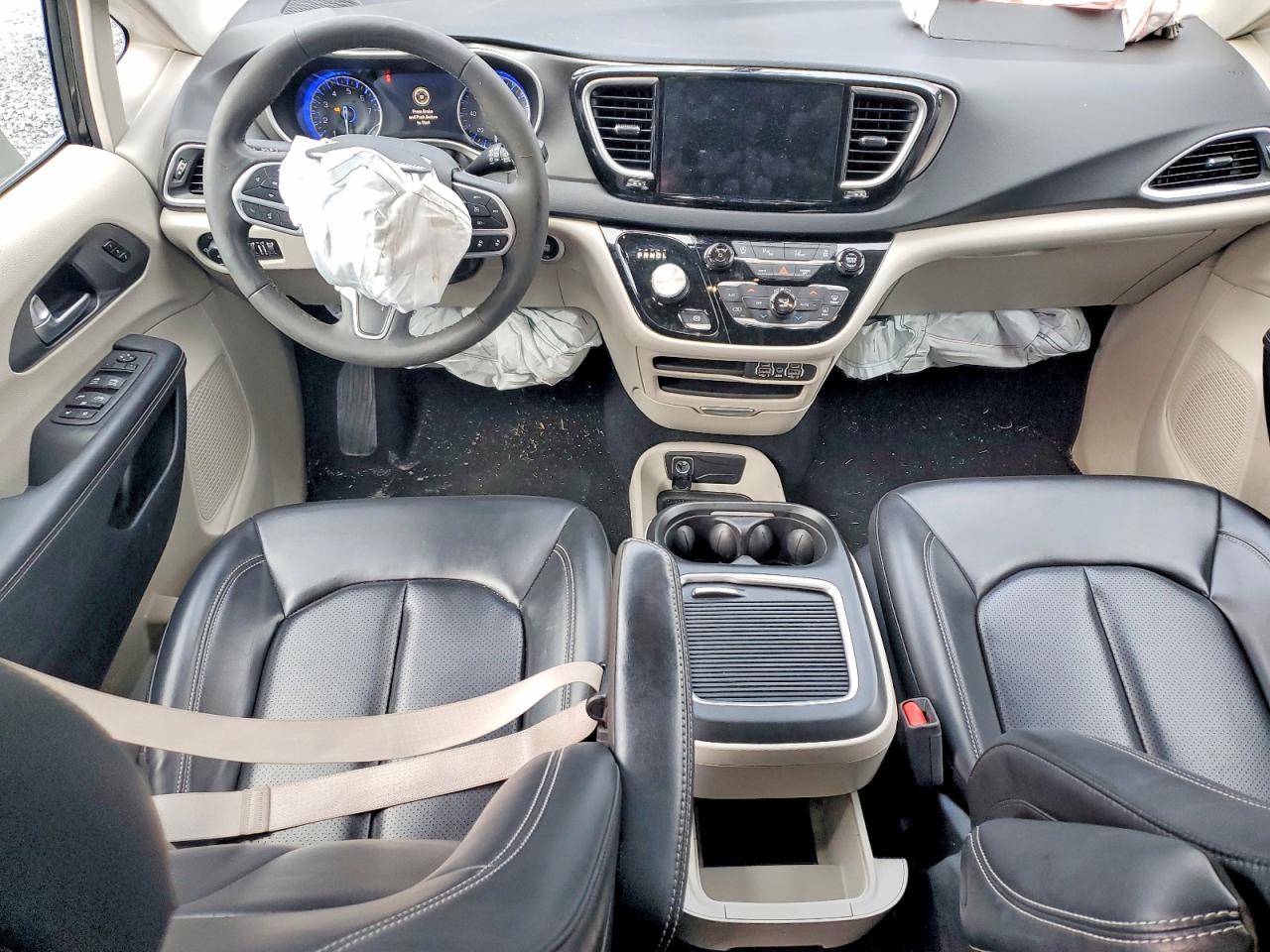 2023 CHRYSLER PACIFICA TOURING L photo 8
