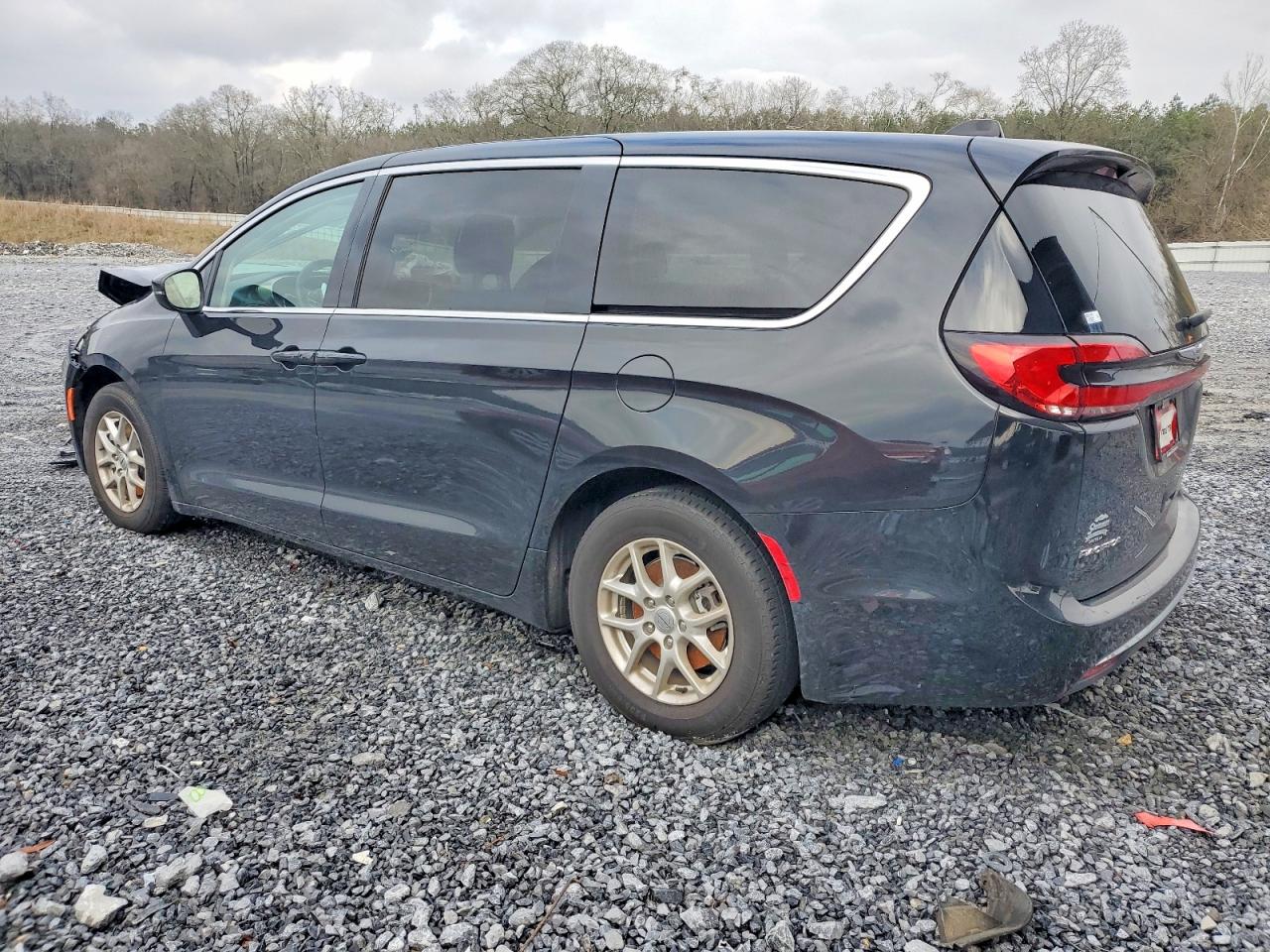 2023 CHRYSLER PACIFICA TOURING L photo 2