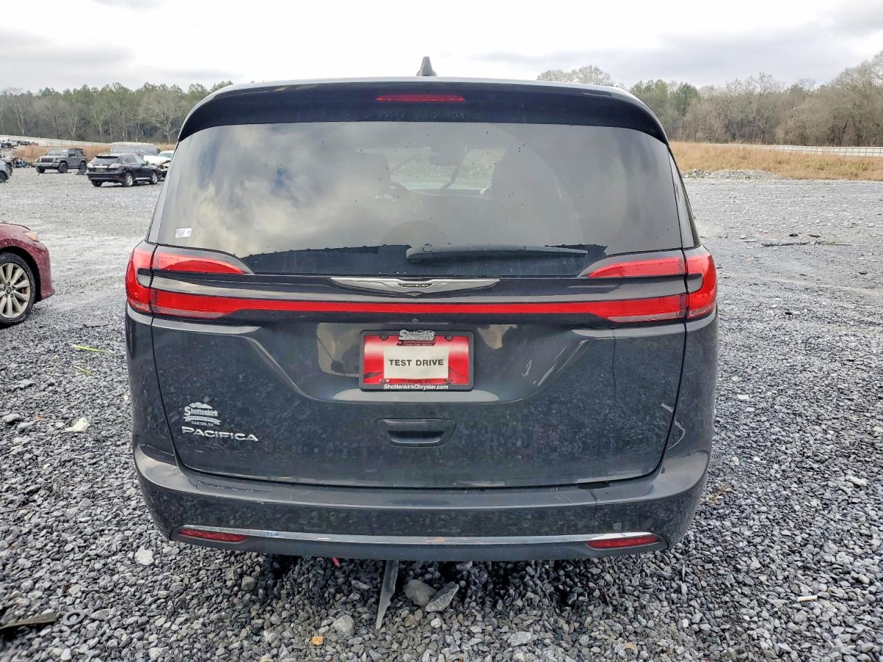 2023 CHRYSLER PACIFICA TOURING L photo 6