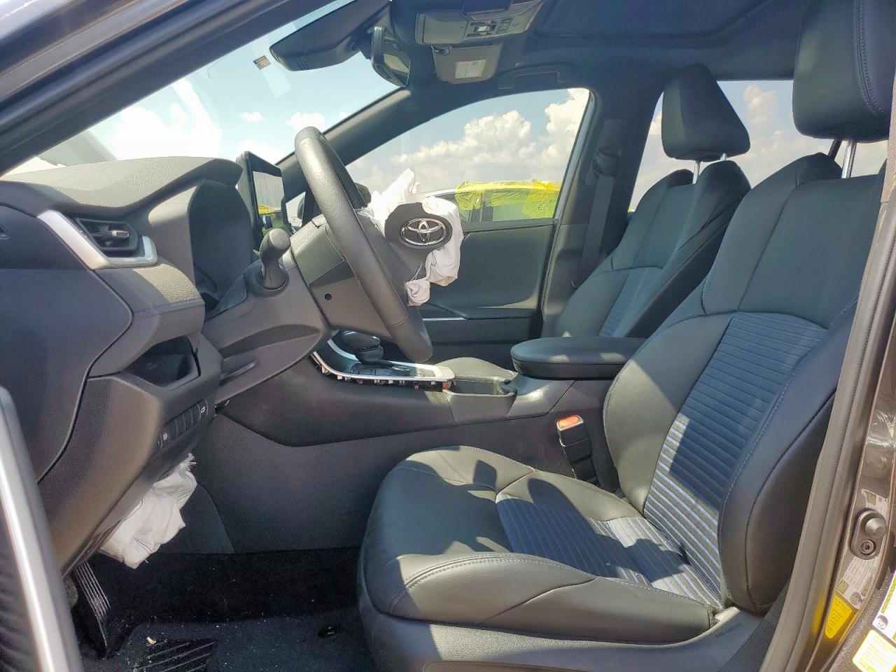 2024 TOYOTA RAV4 XSE photo 7