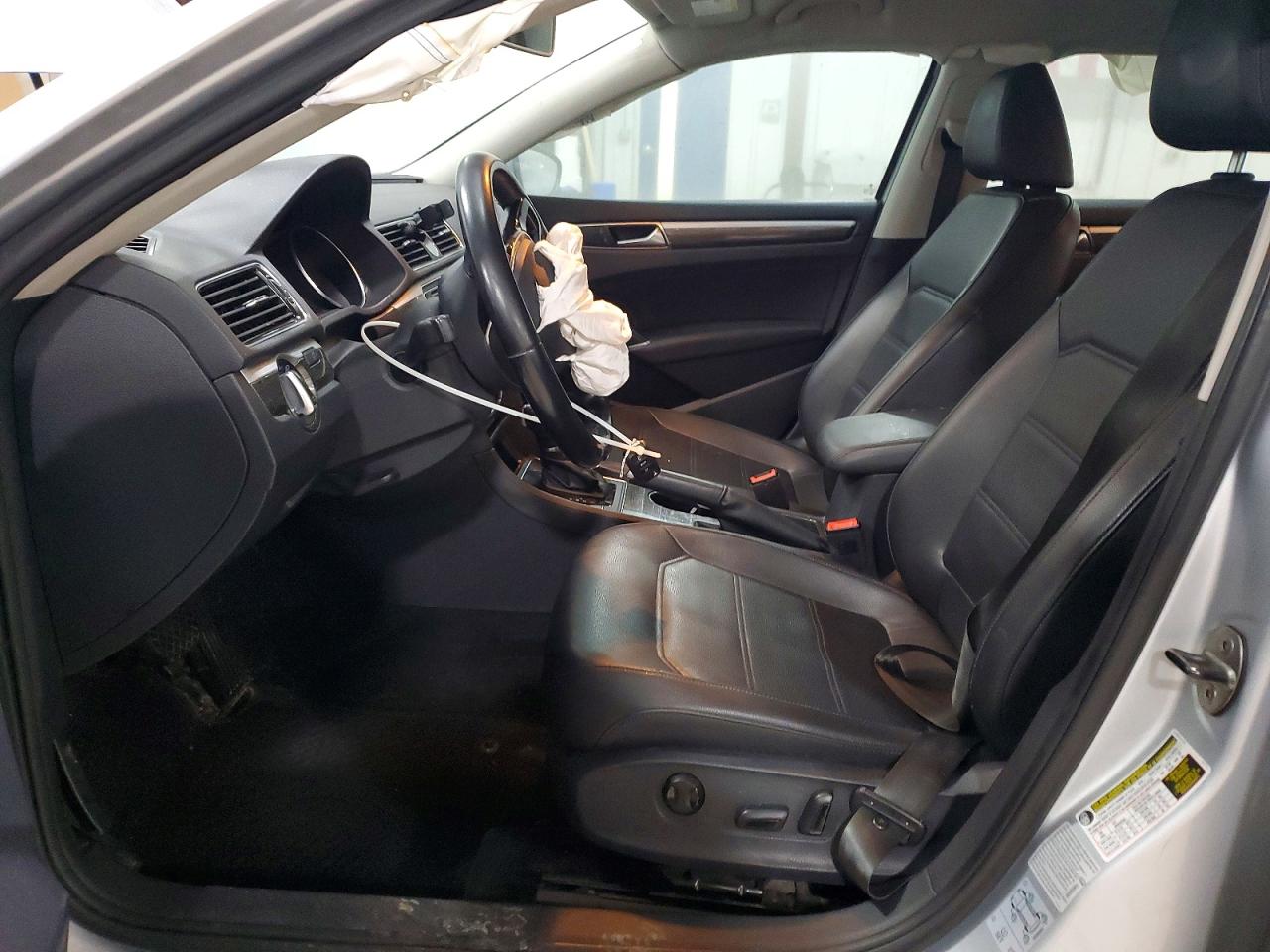 2017 VOLKSWAGEN PASSAT SE photo 7