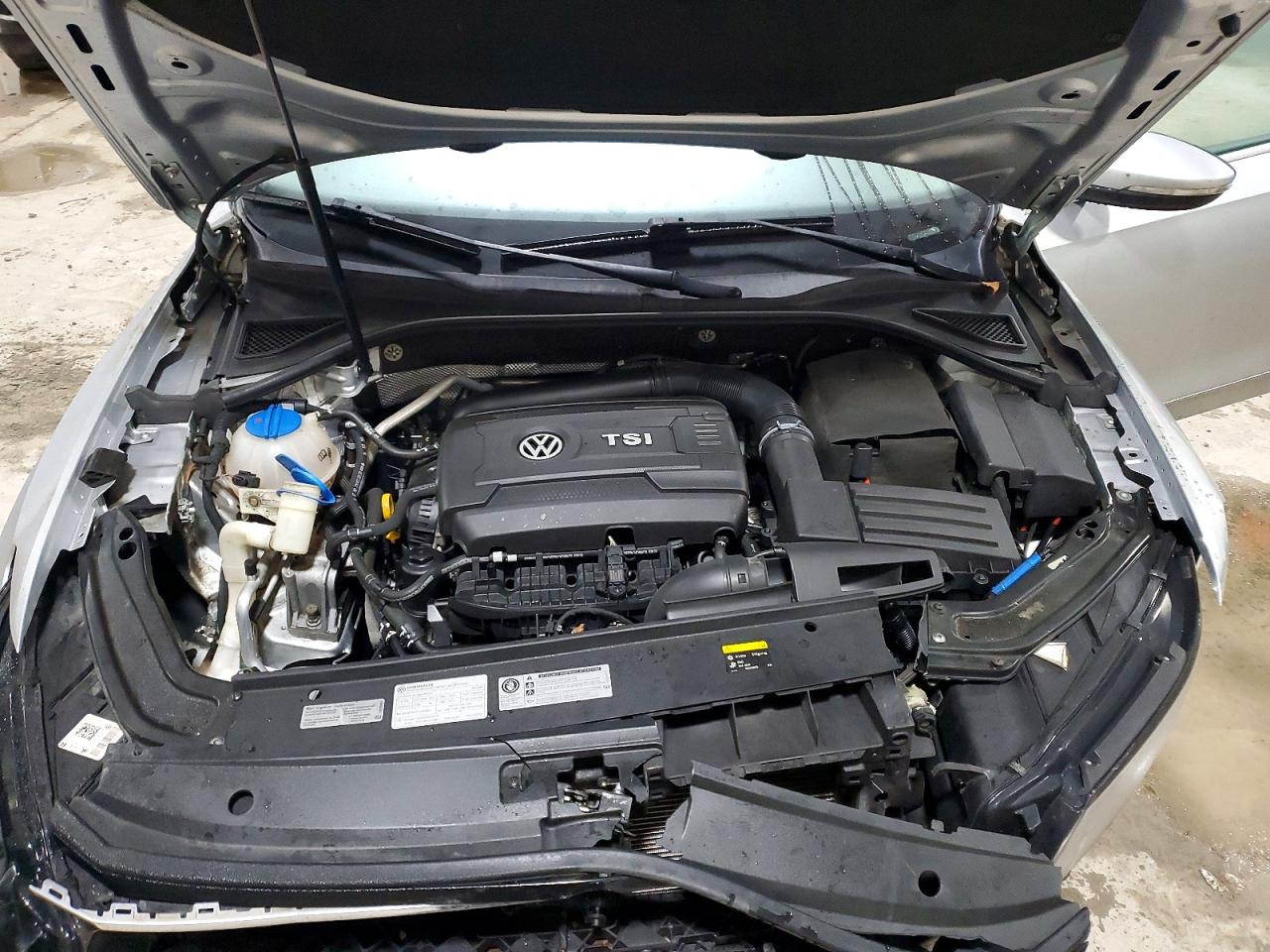 2017 VOLKSWAGEN PASSAT SE photo 11
