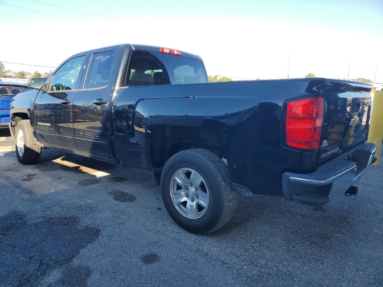 2018 CHEVROLET SILVERADO C1500 LT photo 2