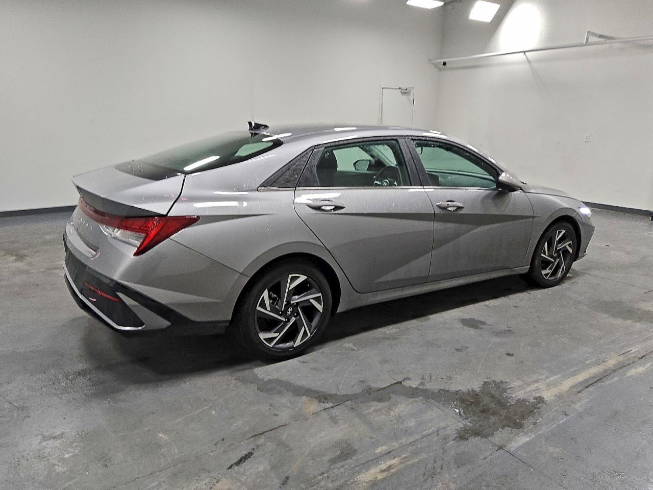 2025 HYUNDAI ELANTRA SEL photo 3