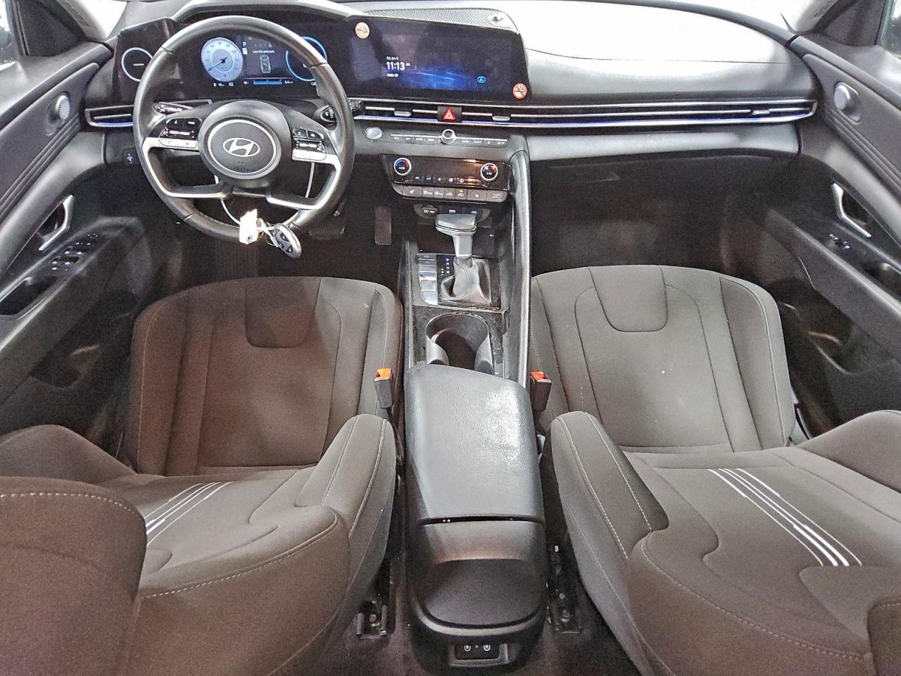 2025 HYUNDAI ELANTRA SEL photo 8