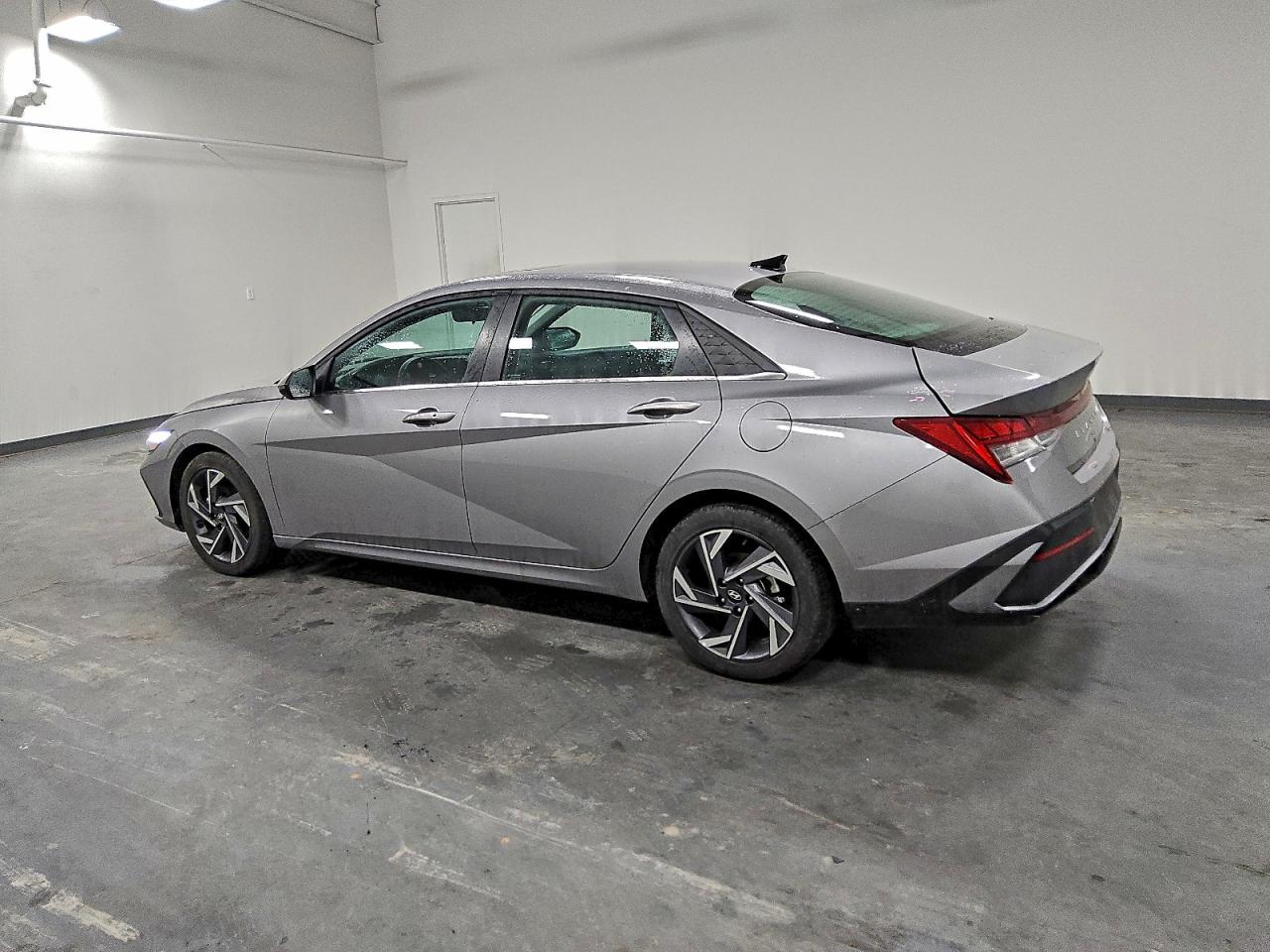 2025 HYUNDAI ELANTRA SEL photo 2