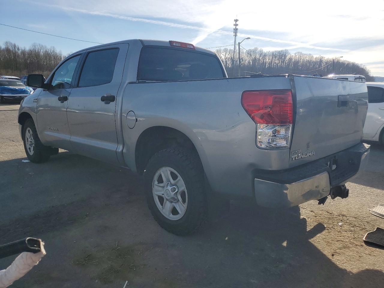2008 TOYOTA TUNDRA CREWMAX photo 2