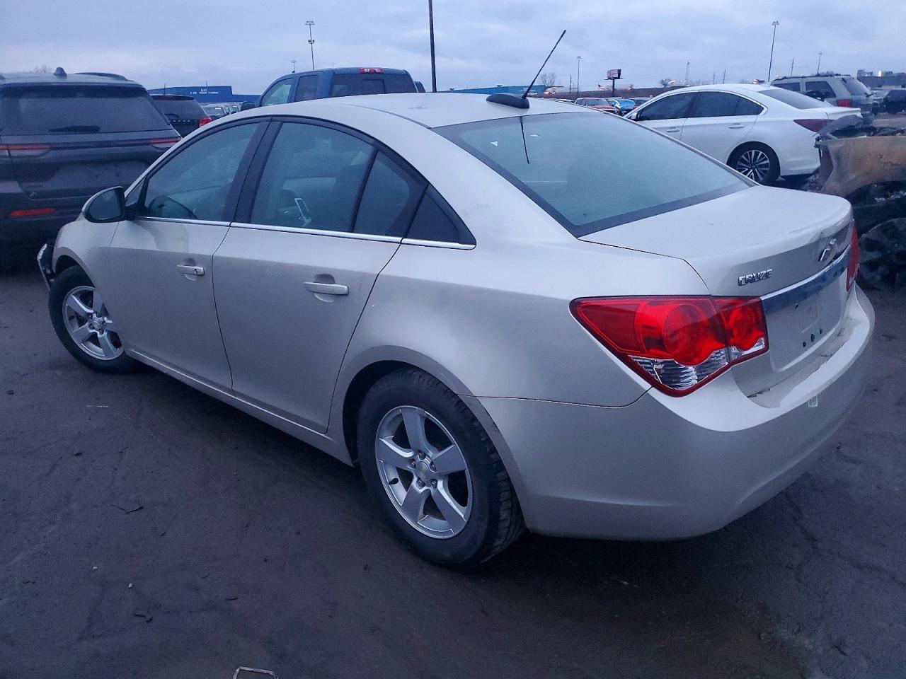 2016 CHEVROLET CRUZE LIMITED LT photo 2