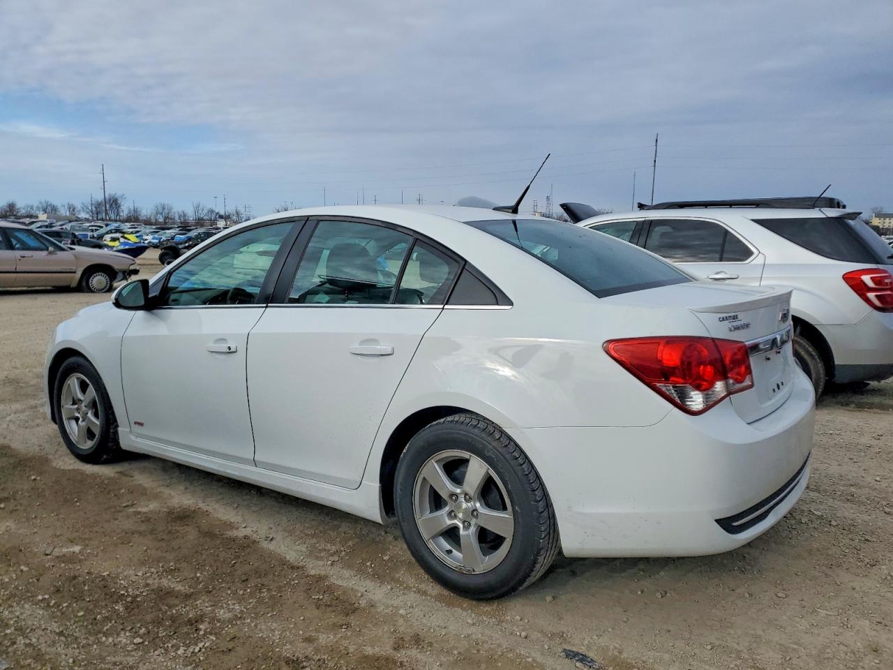 2014 CHEVROLET CRUZE LT photo 2