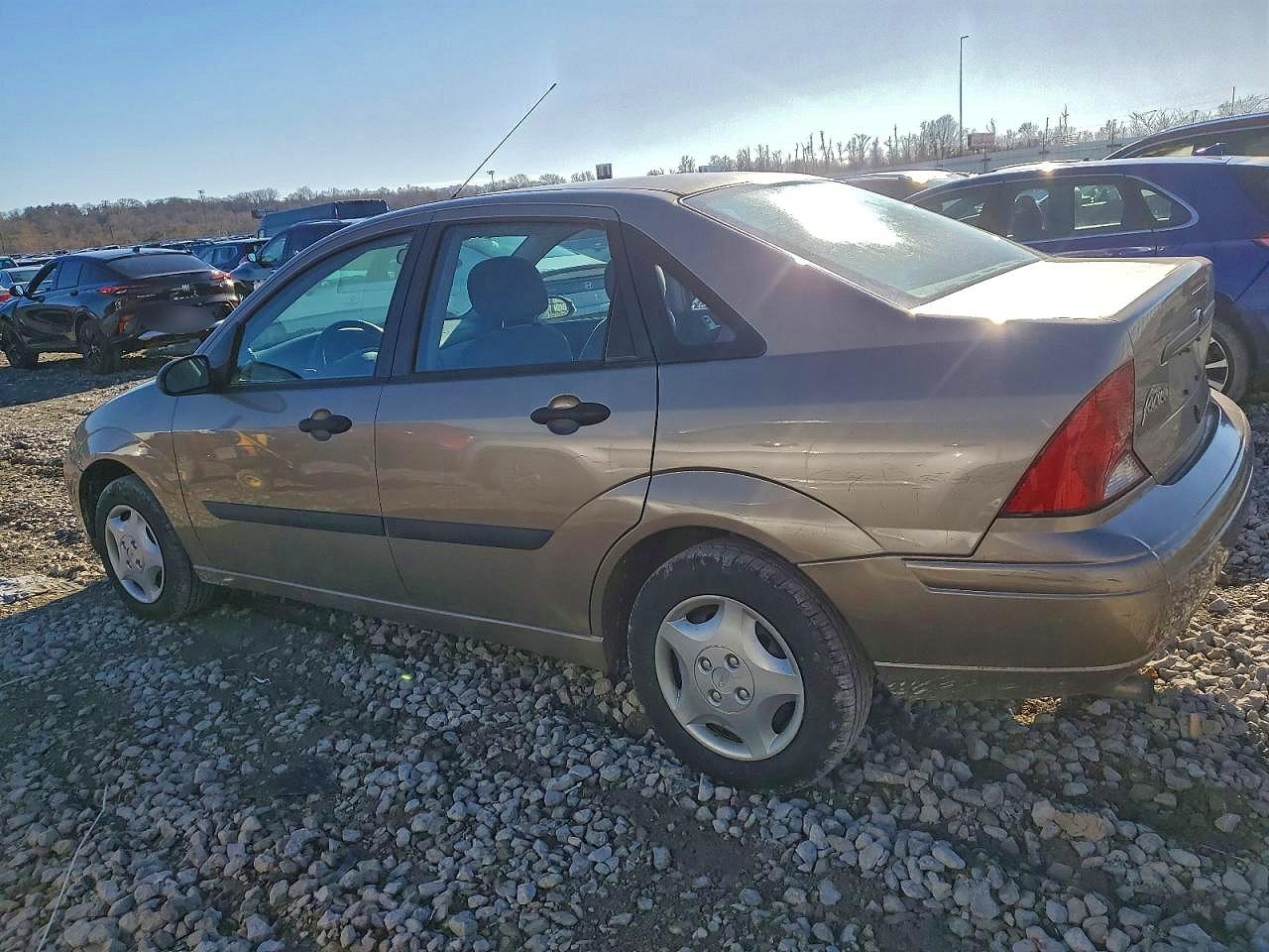 2003 FORD FOCUS LX photo 2