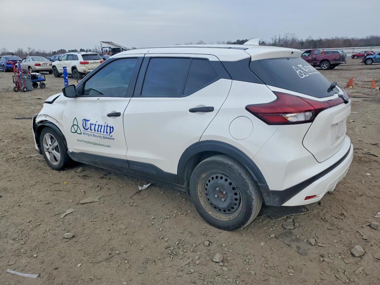 2023 NISSAN KICKS S photo 3