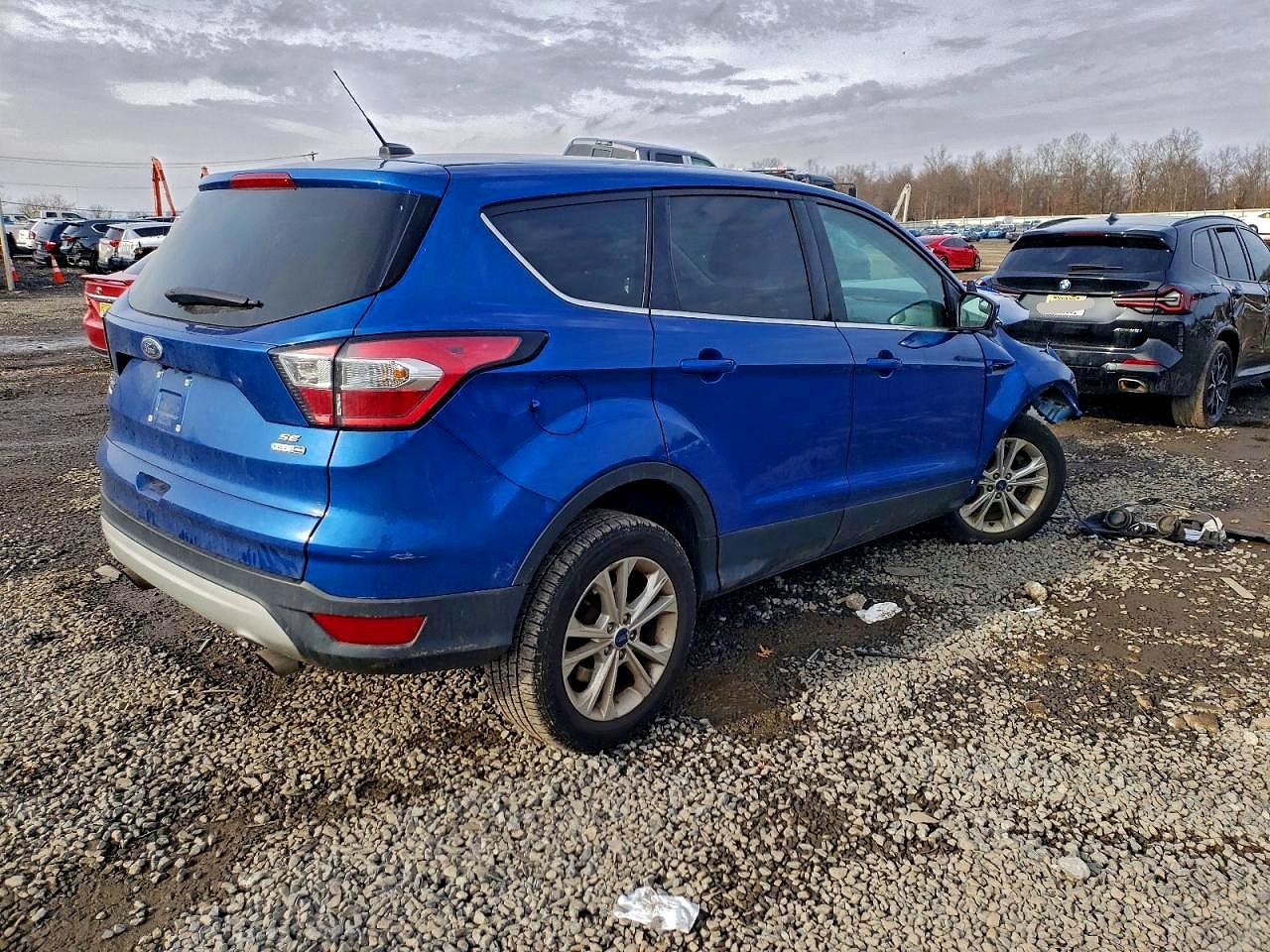 2017 FORD ESCAPE SE photo 3