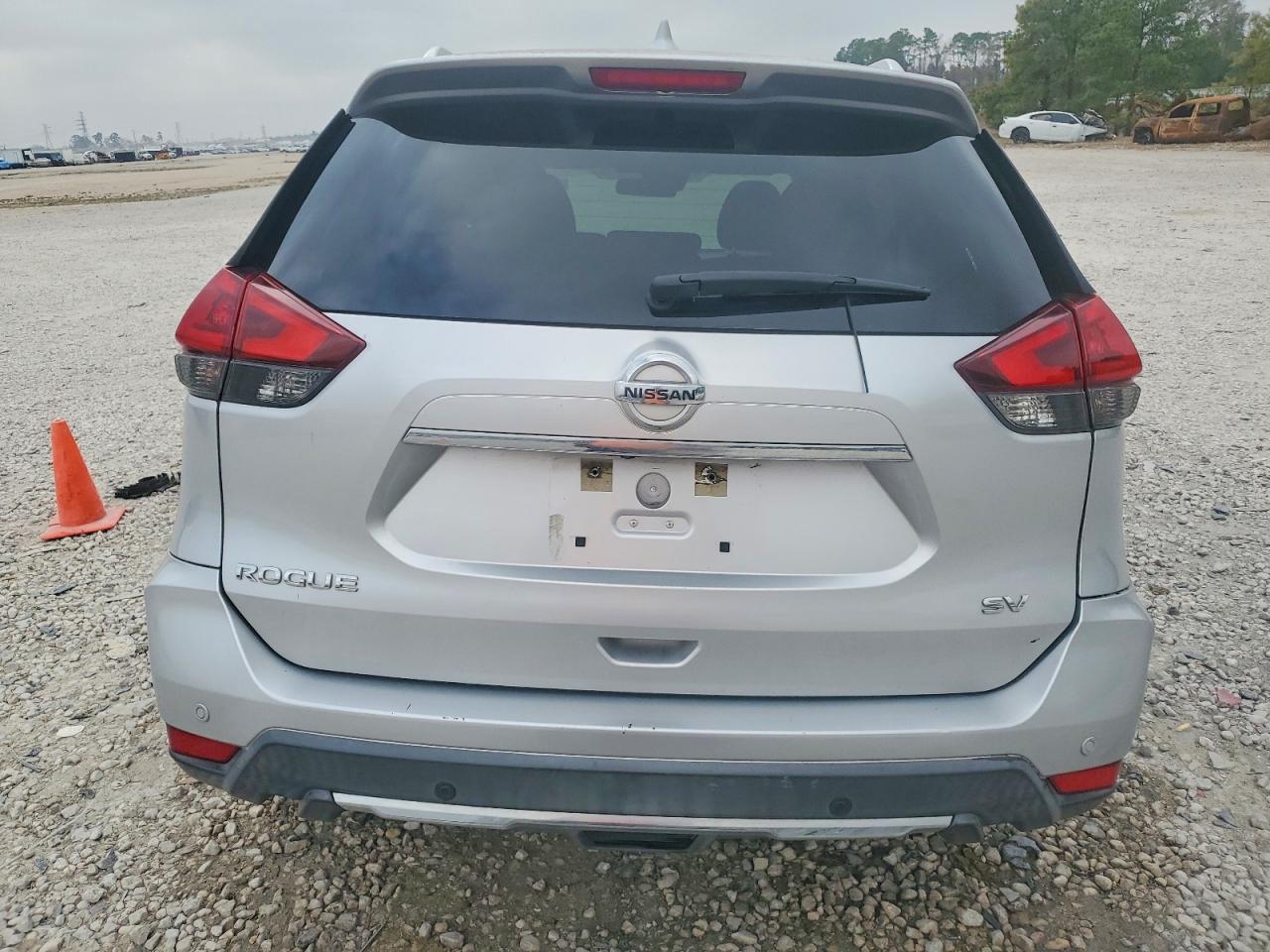 2020 NISSAN ROGUE SV photo 6