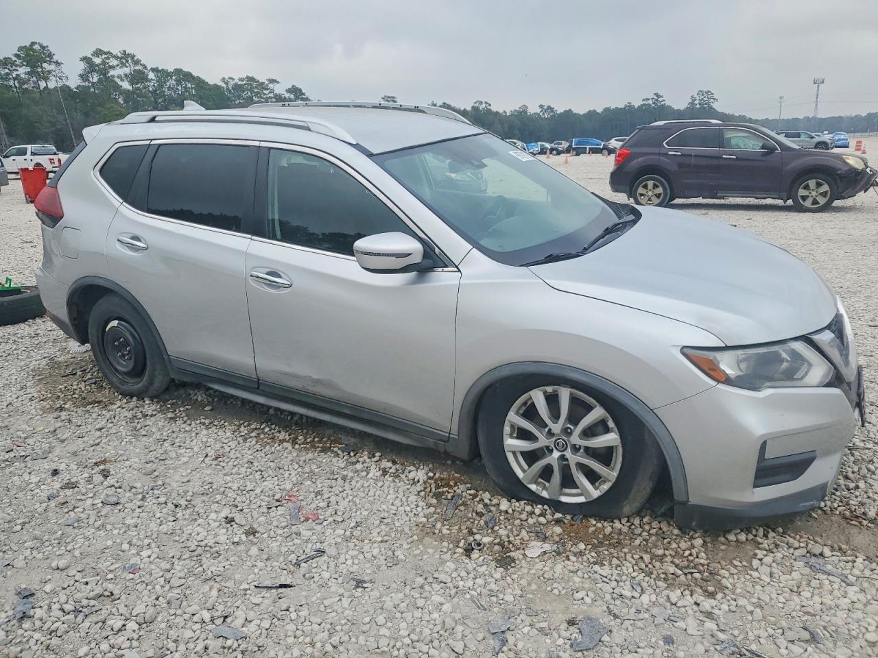 2020 NISSAN ROGUE SV photo 4