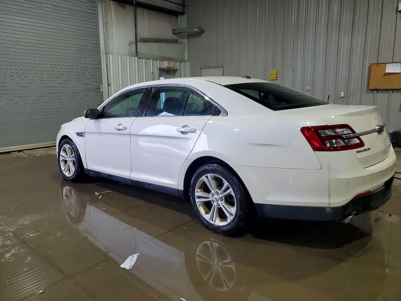 2016 FORD TAURUS SEL photo 2