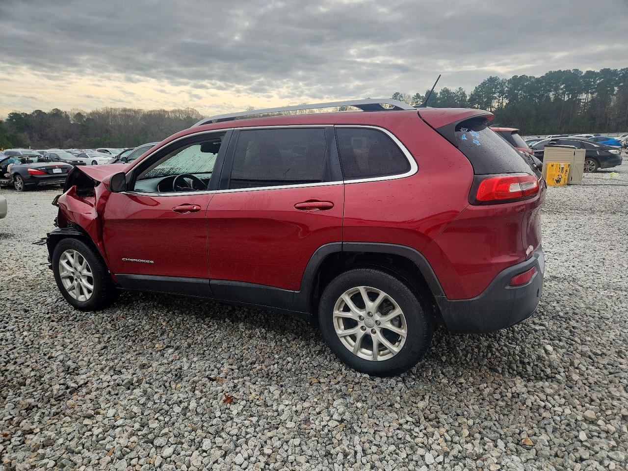 2015 JEEP CHEROKEE LATITUDE photo 2