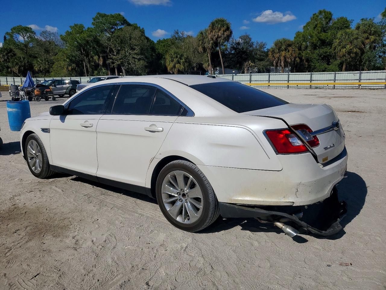 2012 FORD TAURUS LIMITED photo 2