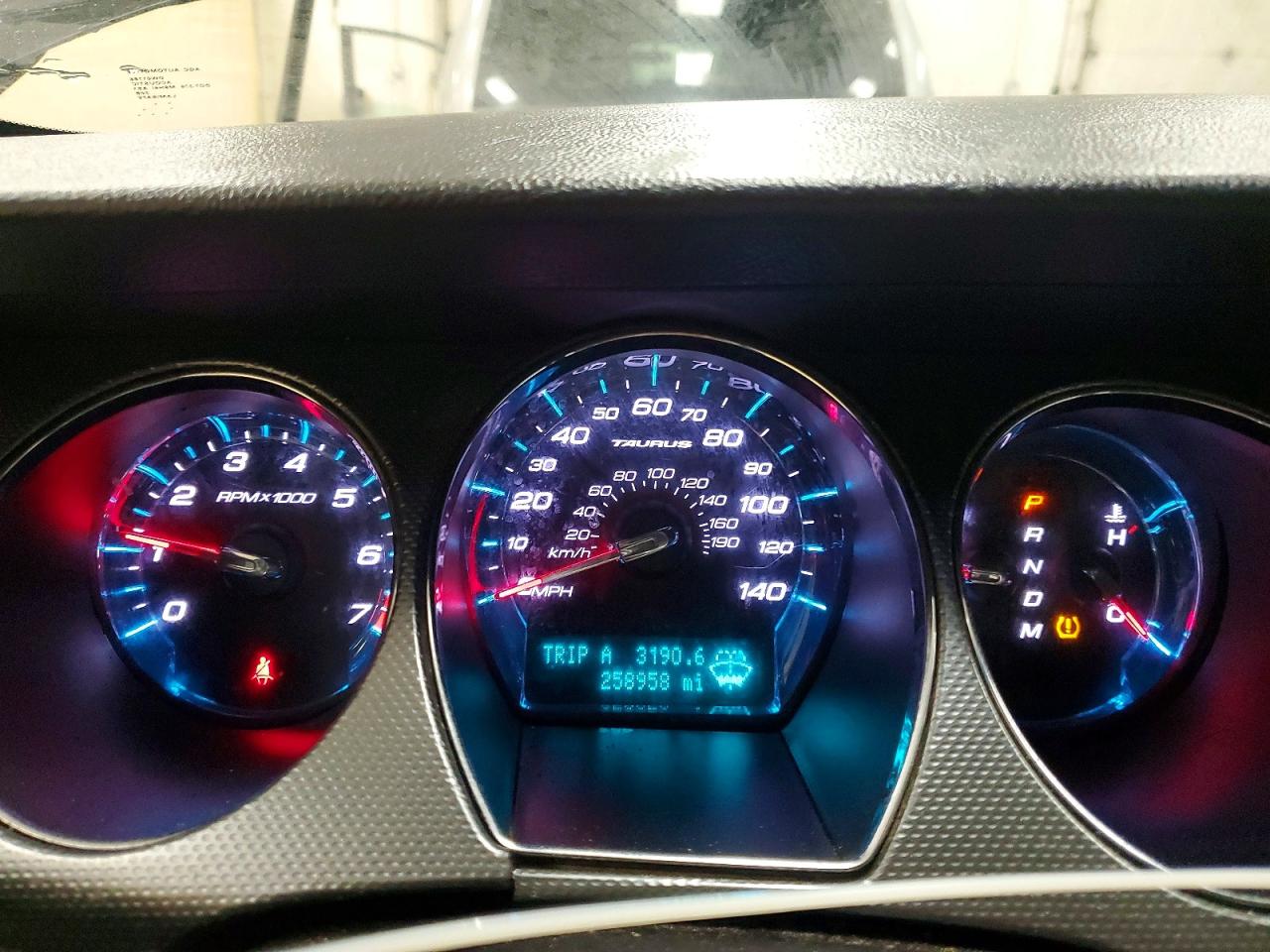 2011 FORD TAURUS SEL photo 9