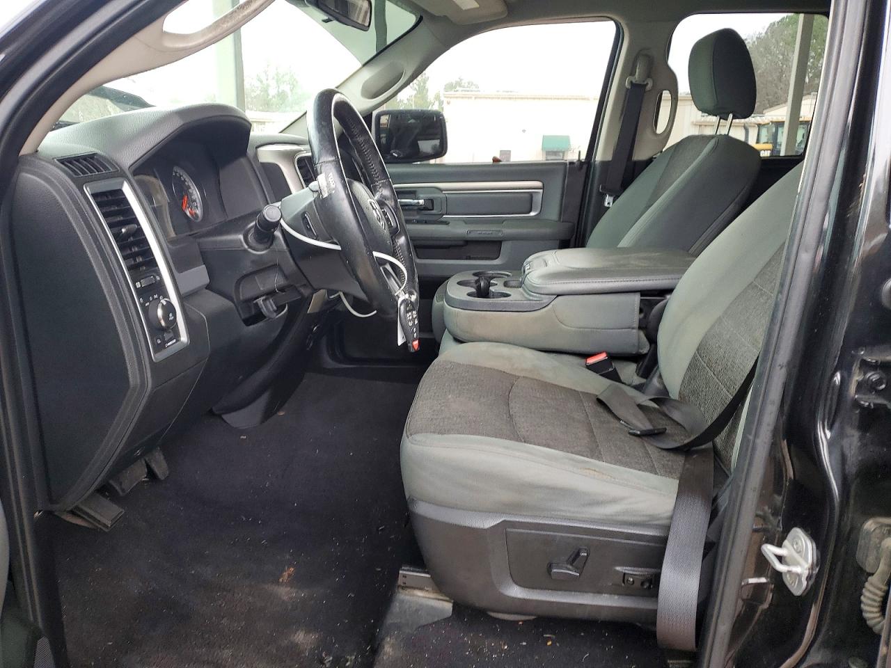 2015 RAM 1500 SLT photo 7