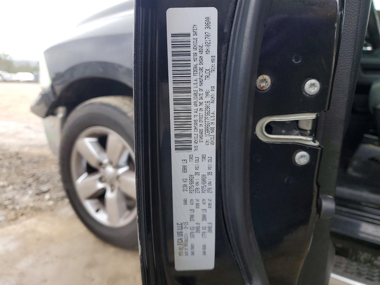 2015 RAM 1500 SLT photo 12
