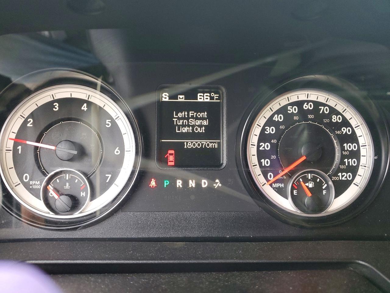 2015 RAM 1500 SLT photo 9