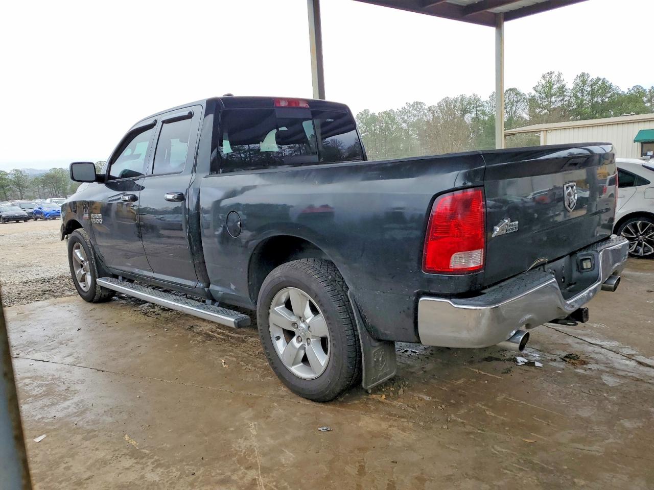 2015 RAM 1500 SLT photo 2
