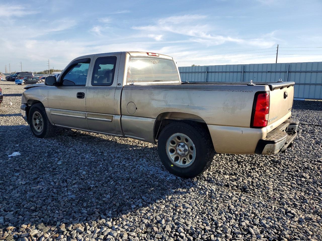 2005 CHEVROLET SILVERADO C1500 photo 2