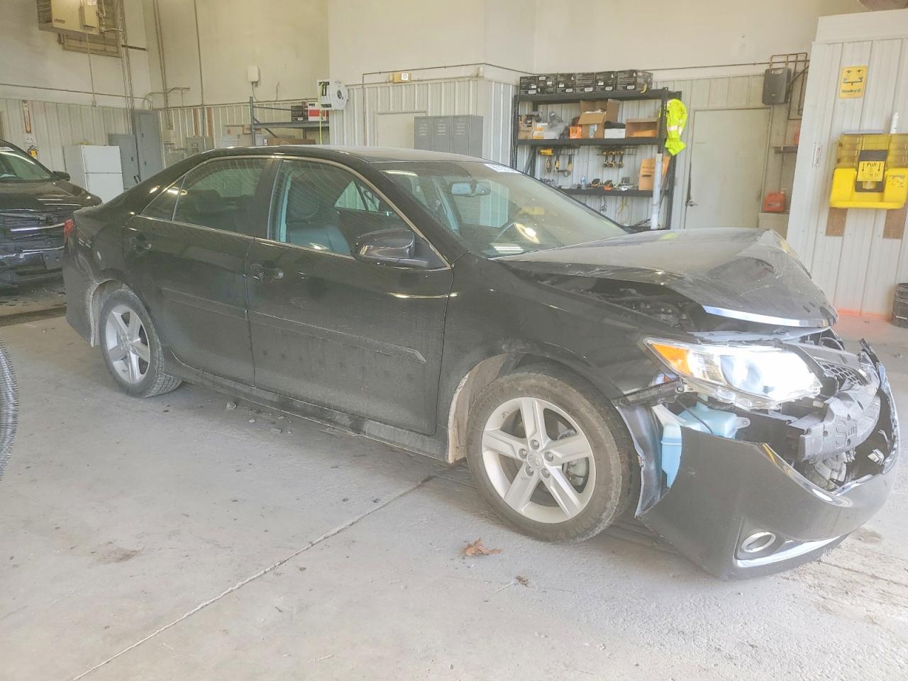 2013 TOYOTA CAMRY L photo 4