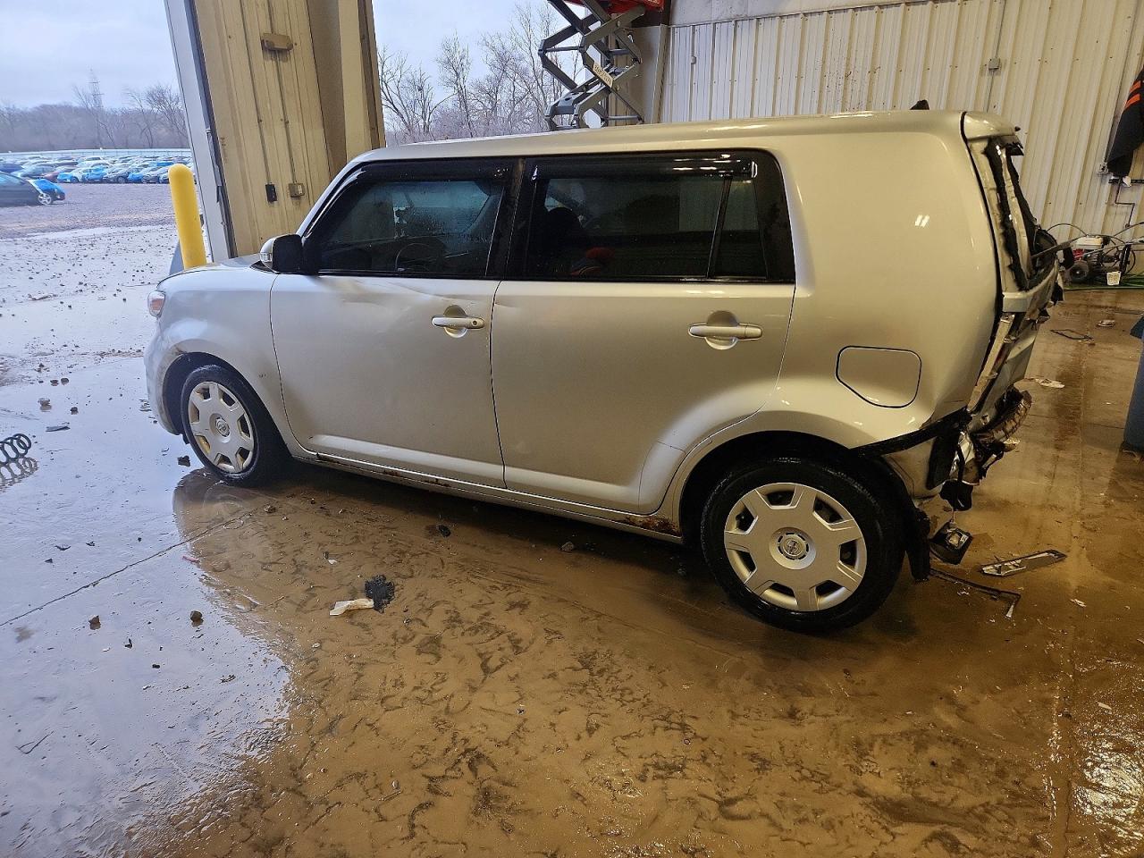 2009 TOYOTA SCION XB photo 2