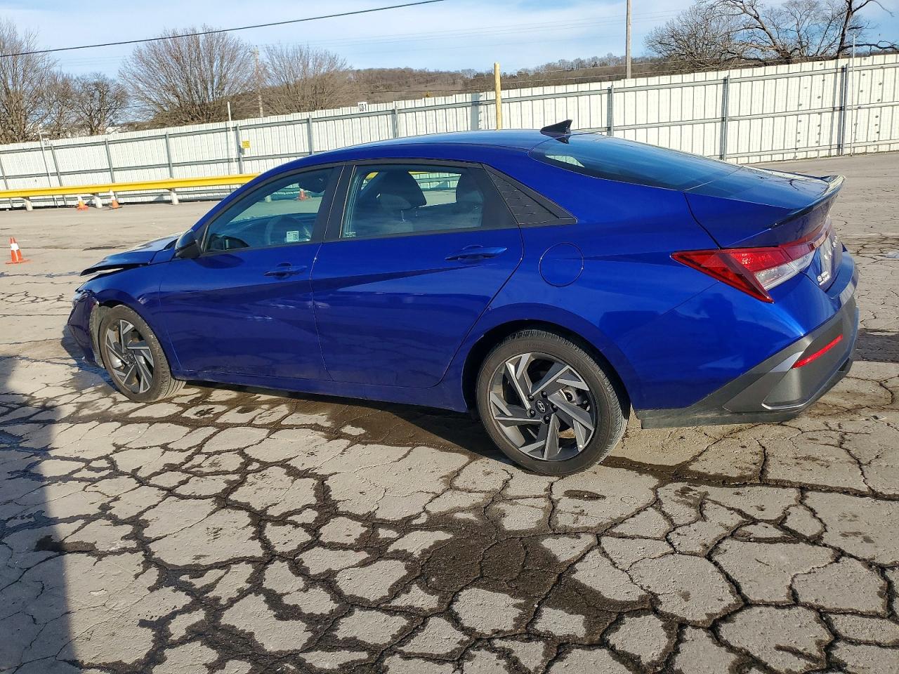 2025 HYUNDAI ELANTRA SEL SPORT photo 3