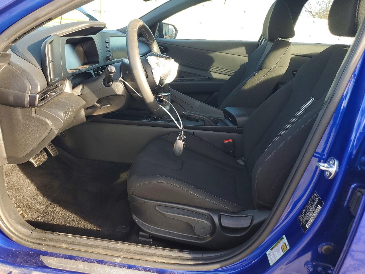 2025 HYUNDAI ELANTRA SEL SPORT photo 13
