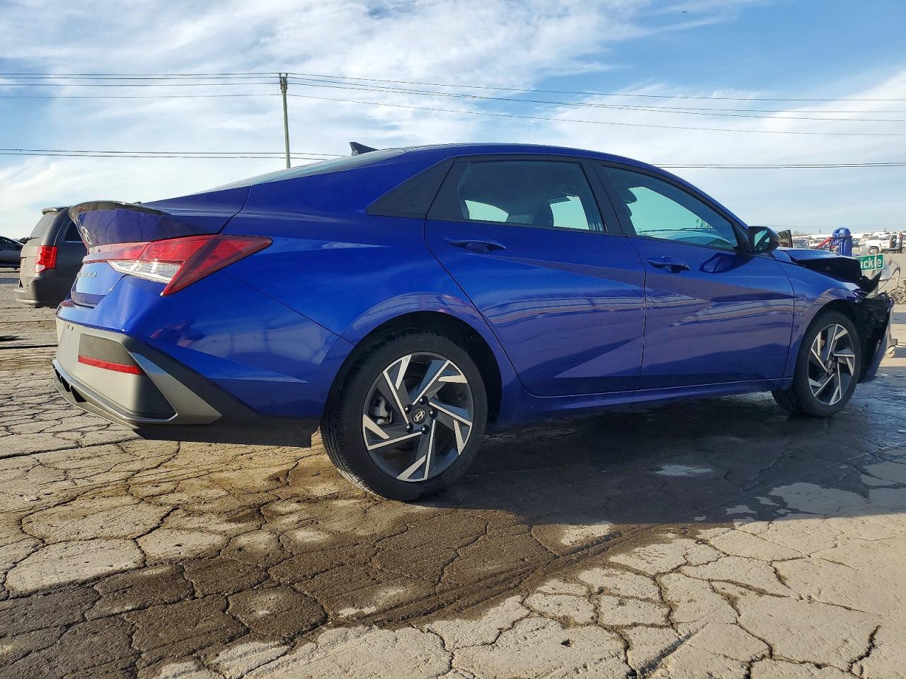 2025 HYUNDAI ELANTRA SEL SPORT photo 5