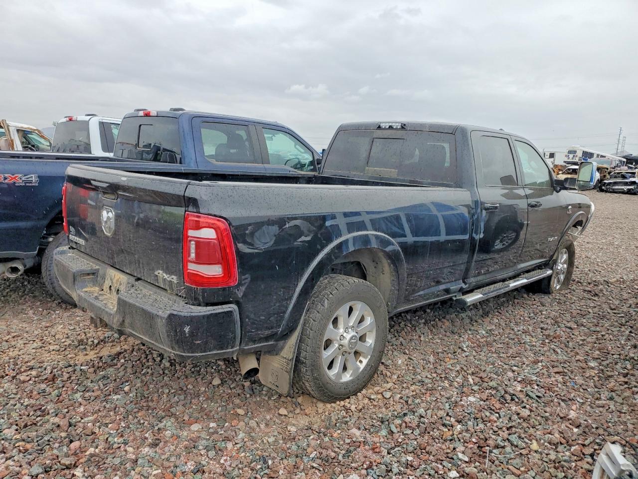 2019 RAM 3500 LARAMIE photo 3