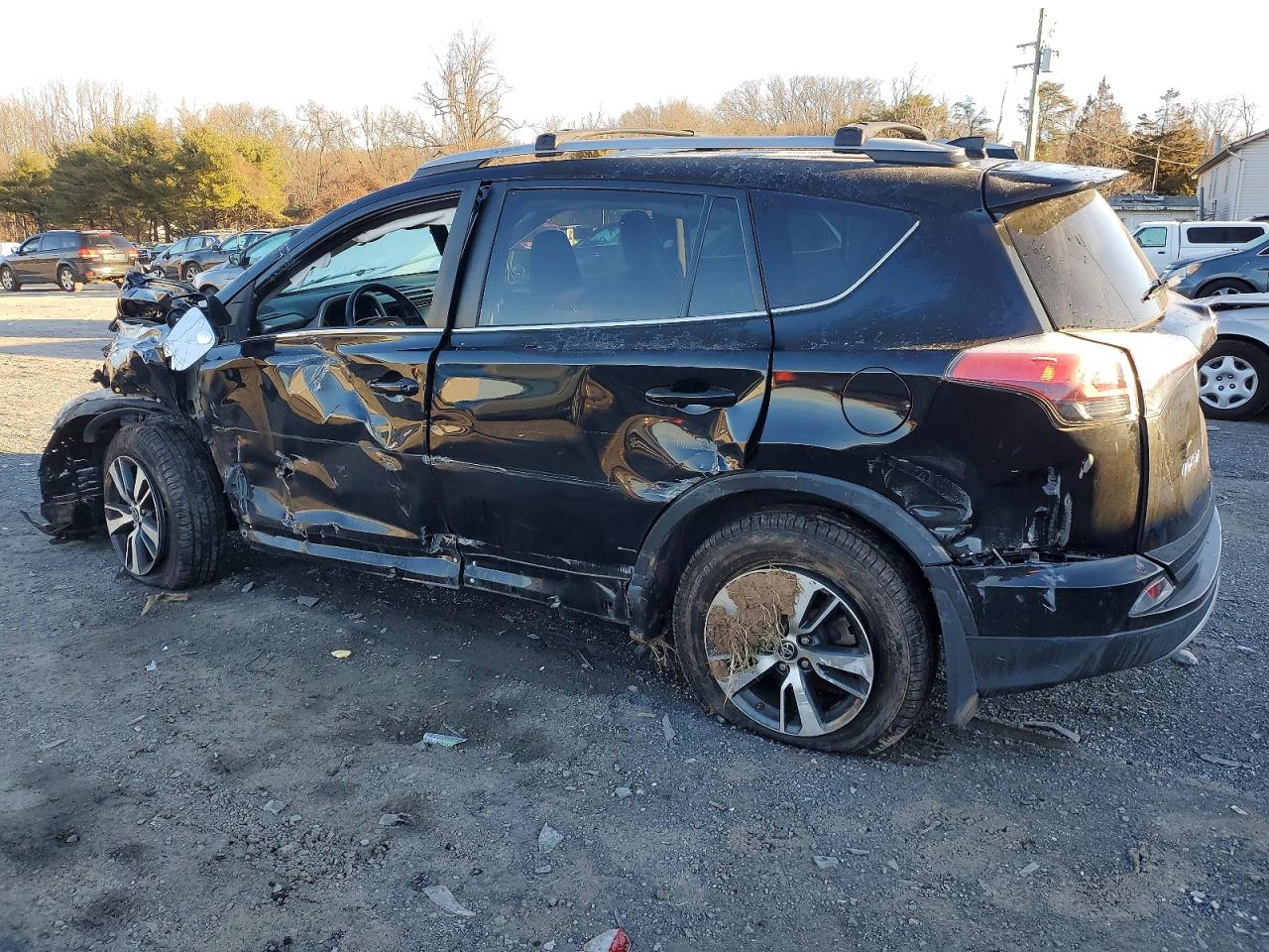 2018 TOYOTA RAV4 XLE photo 2