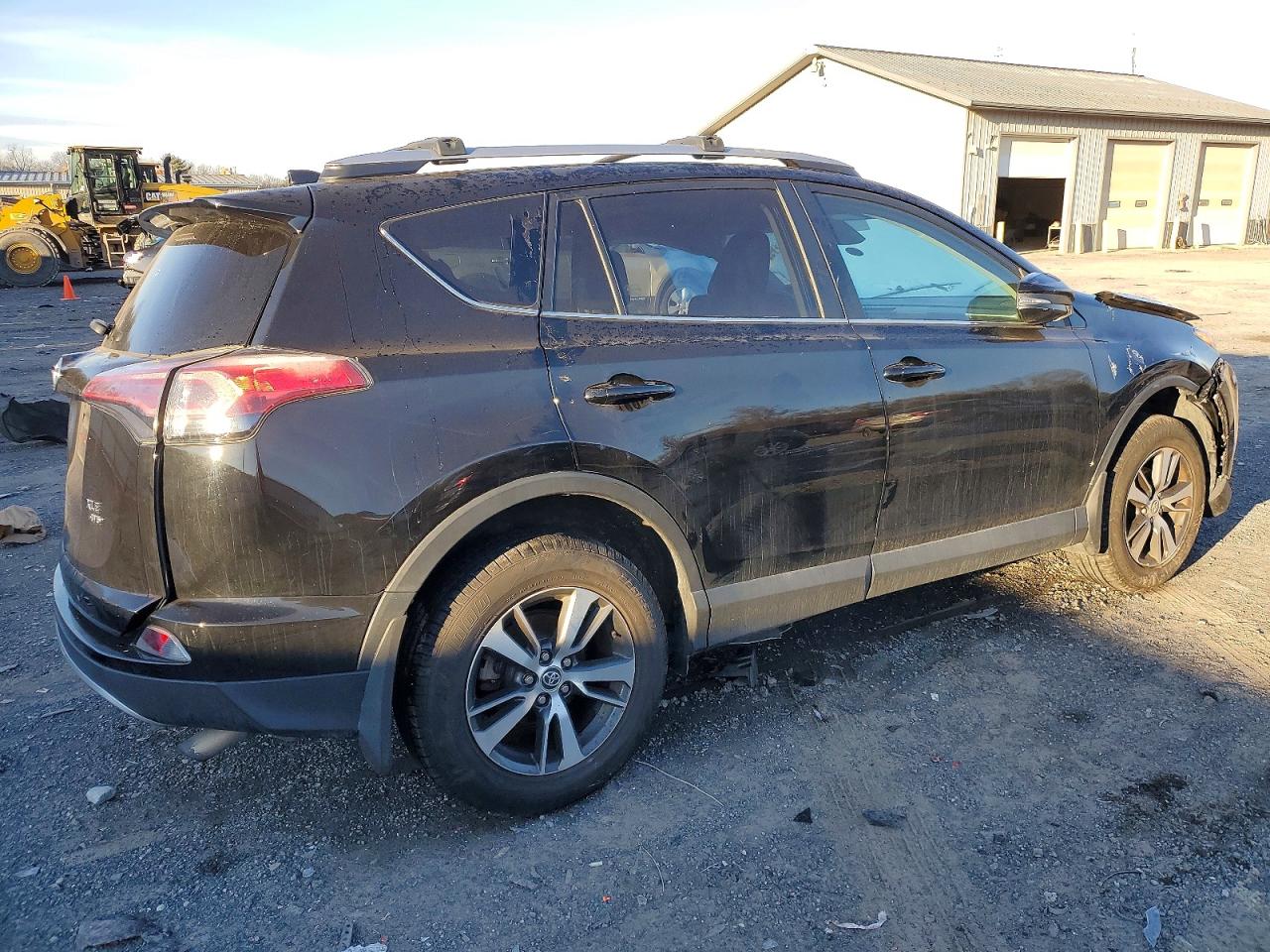2018 TOYOTA RAV4 XLE photo 3