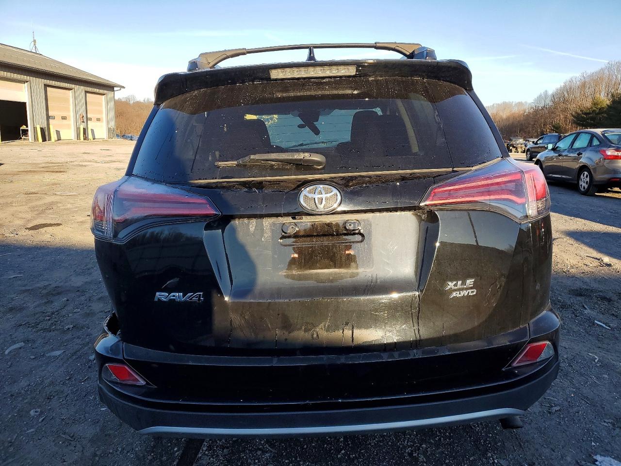 2018 TOYOTA RAV4 XLE photo 6