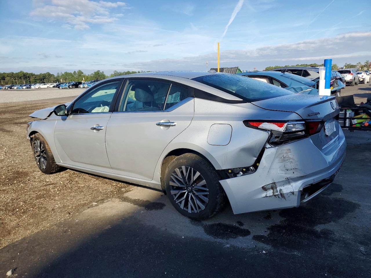2024 NISSAN ALTIMA SV photo 2