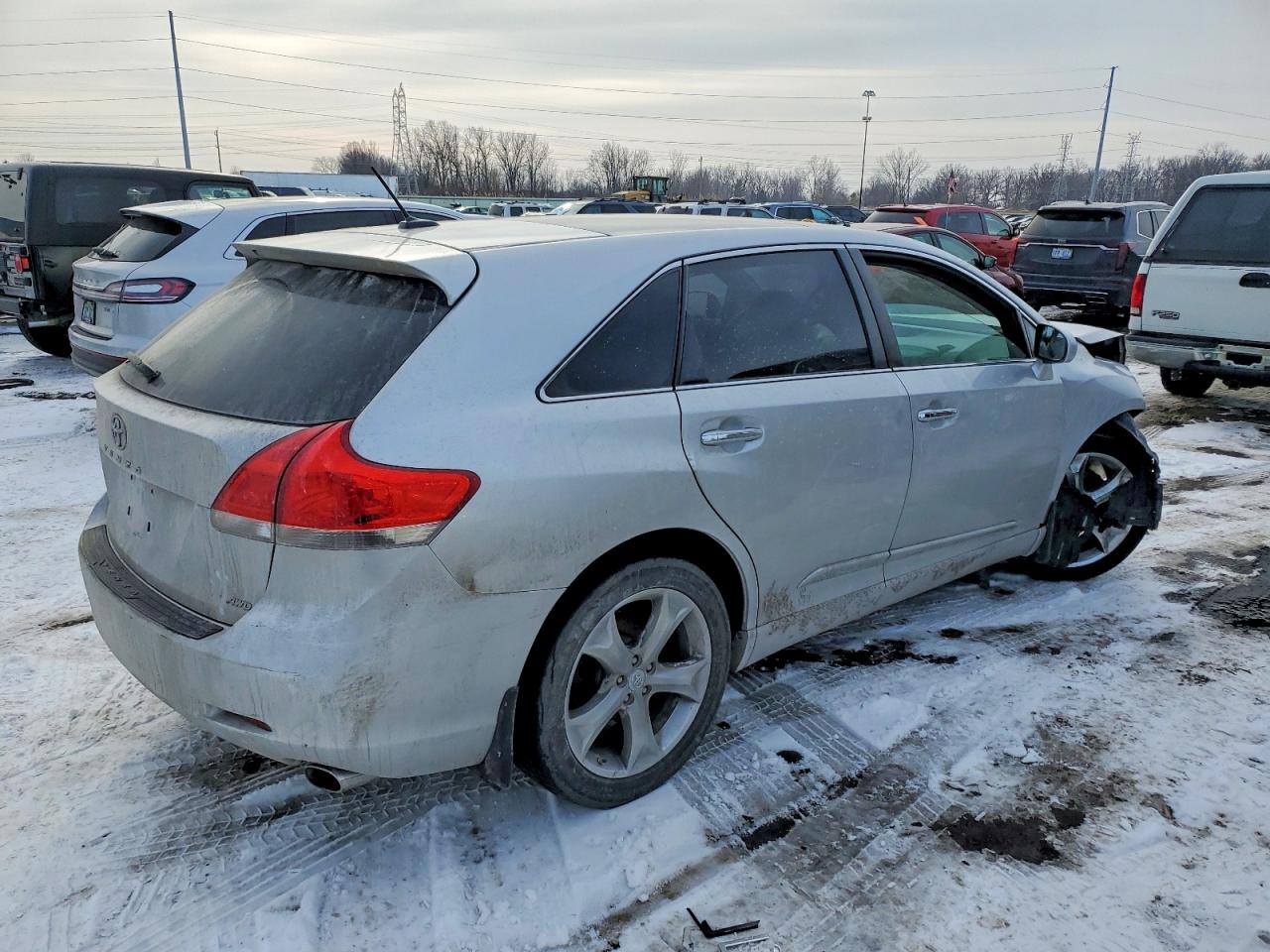 2011 TOYOTA VENZA photo 3
