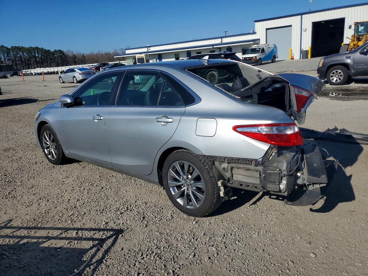 2016 TOYOTA CAMRY LE photo 2