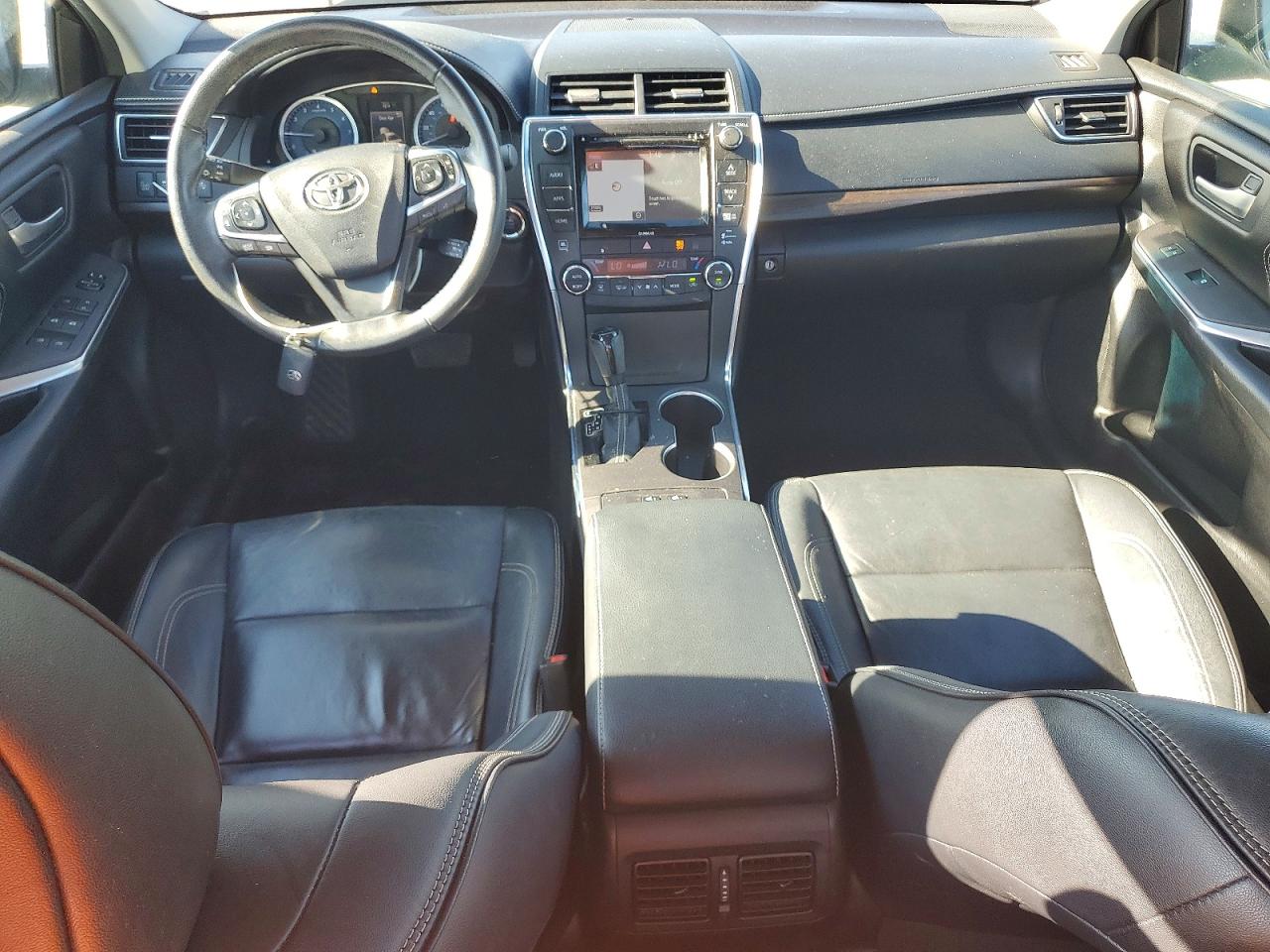 2016 TOYOTA CAMRY LE photo 8